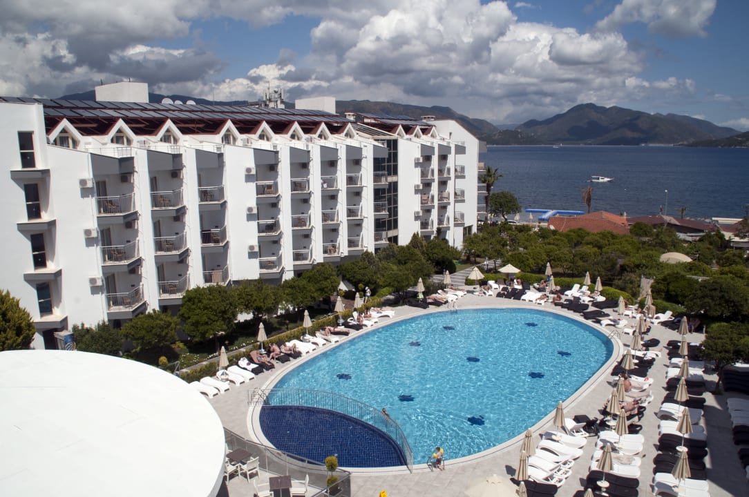 Pool Luna Beach Deluxe Hotel