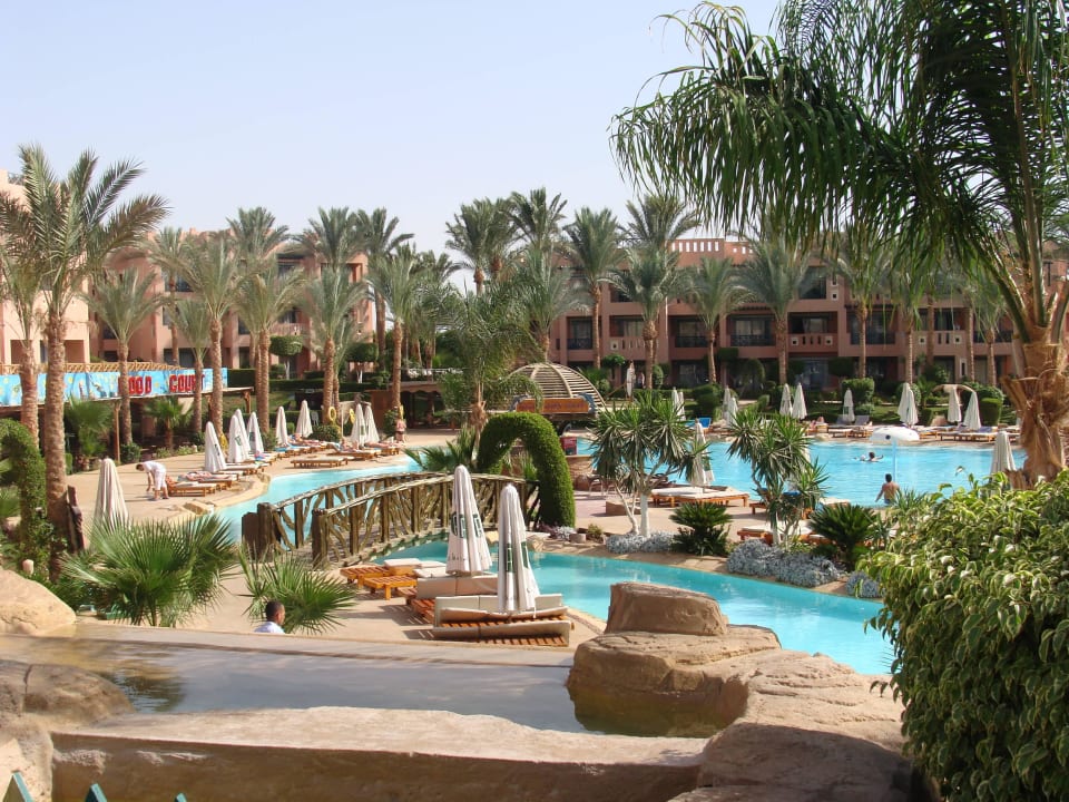Widok na baseny Rehana Sharm Resort Aqua Park & Spa