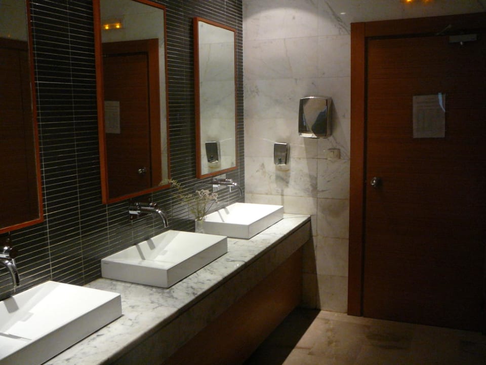 Toalety ogólnodostępne przy recepcji Nozha Beach Resort & Spa