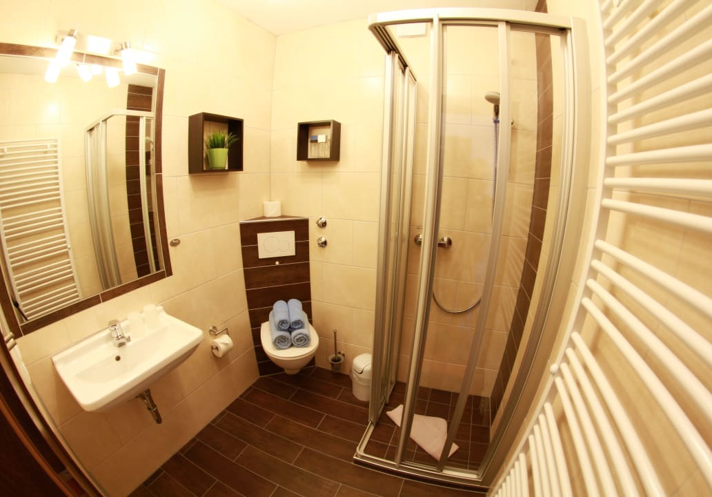 Badezimmer Fewo Typ B Ferienwohnungen Landhaus Meran