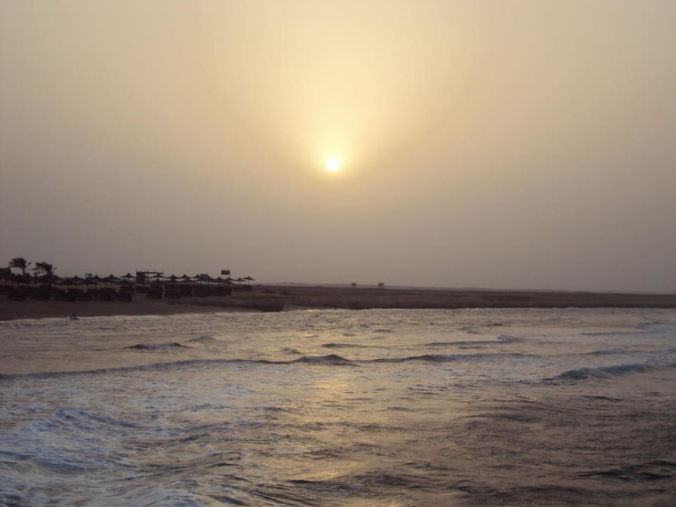 Sonnenuntergang Three Corners Sea Beach Resort