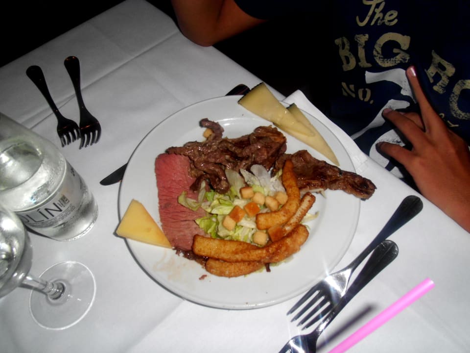 Teller mit leckerem Essen Playa Garden Selection Hotel & Spa