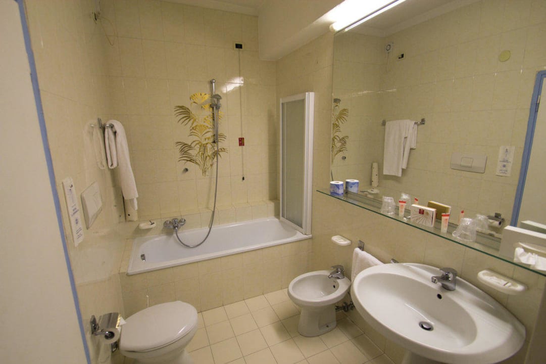 Badezimmer mit Duschkombi Hotel La Meridiana