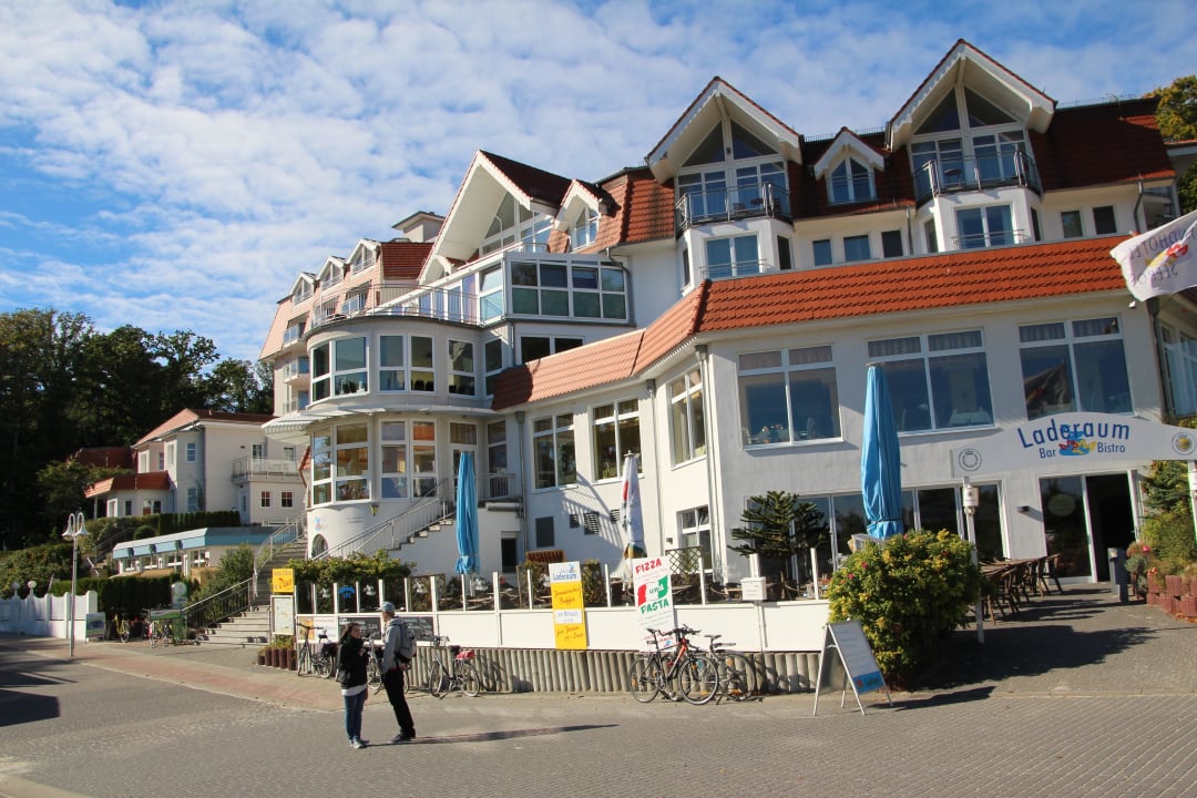 Hotel vom Strandzugang aus Strandhotel Seerose