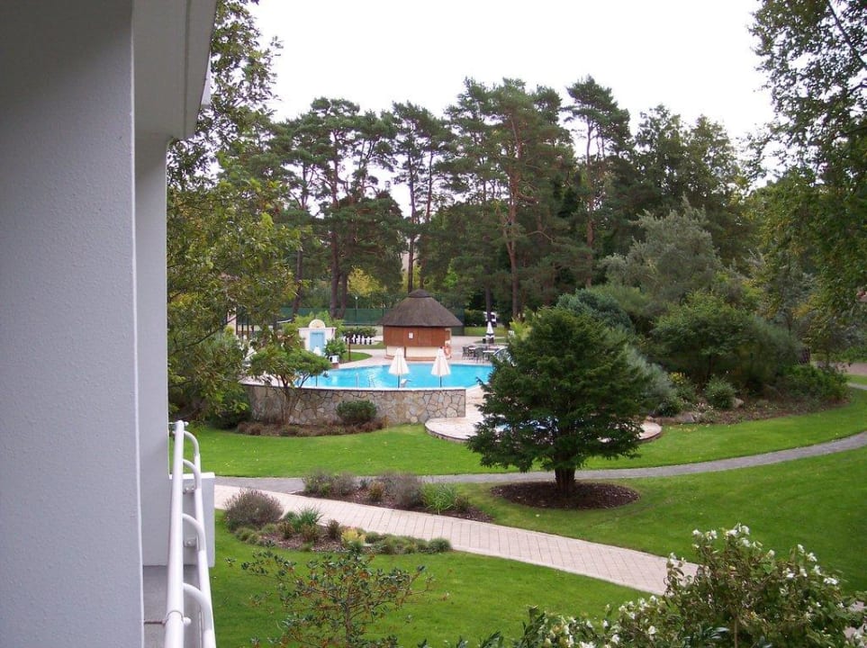 Aus dem Zimmer in die Gartenanlage Hotel Bernstein Prerow
