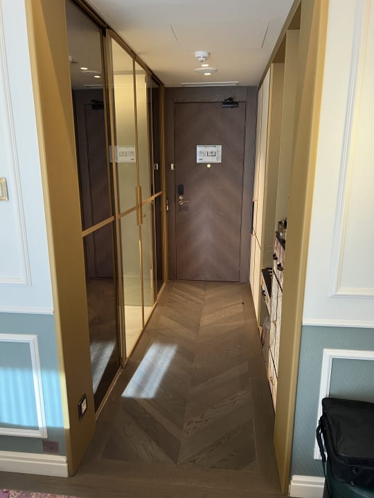 Zimmer The Emerald House Lisbon, Curio Collection by Hilton