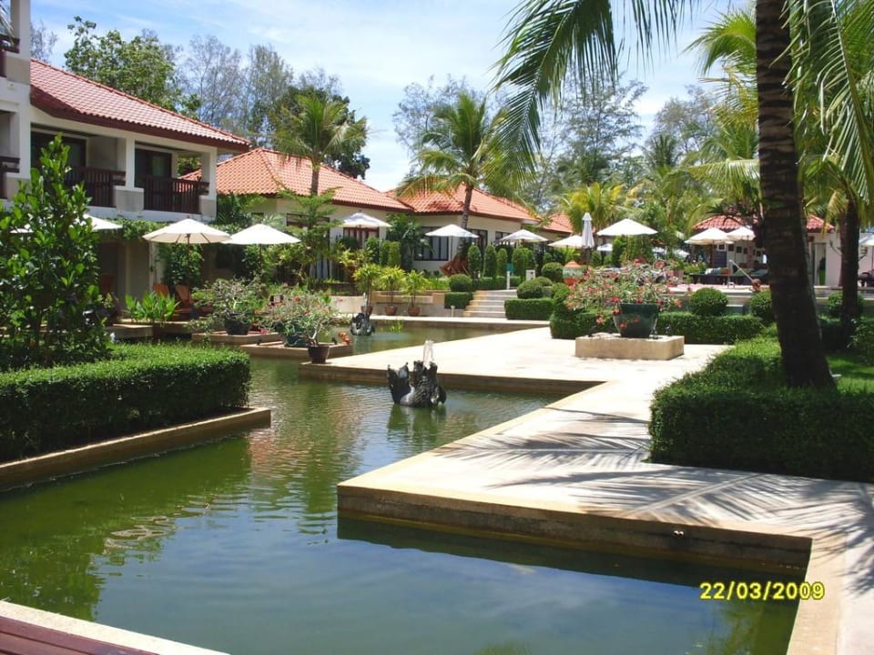 Teich mit Koi-Karpfen The Briza Beach Resort Khaolak