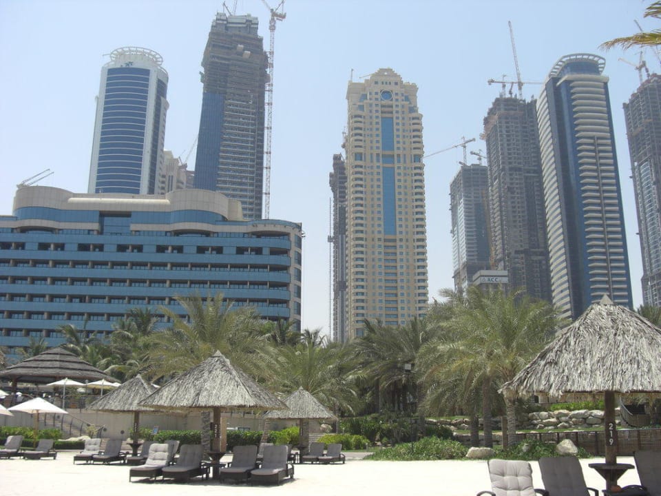 Liegen am Strand Le Meridien Mina Seyahi Beach Resort & Waterpark