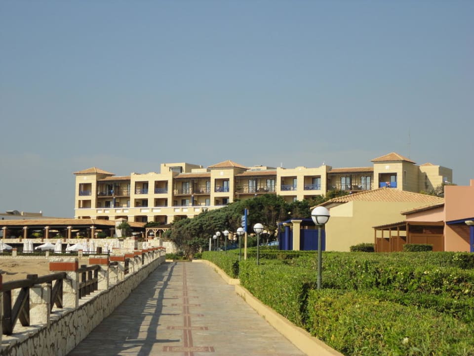 Haupthaus vom Strand aus Aldemar Olympian Village