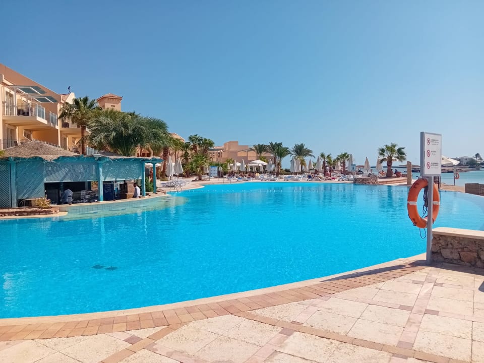 Pool Mövenpick Resort & Spa El Gouna