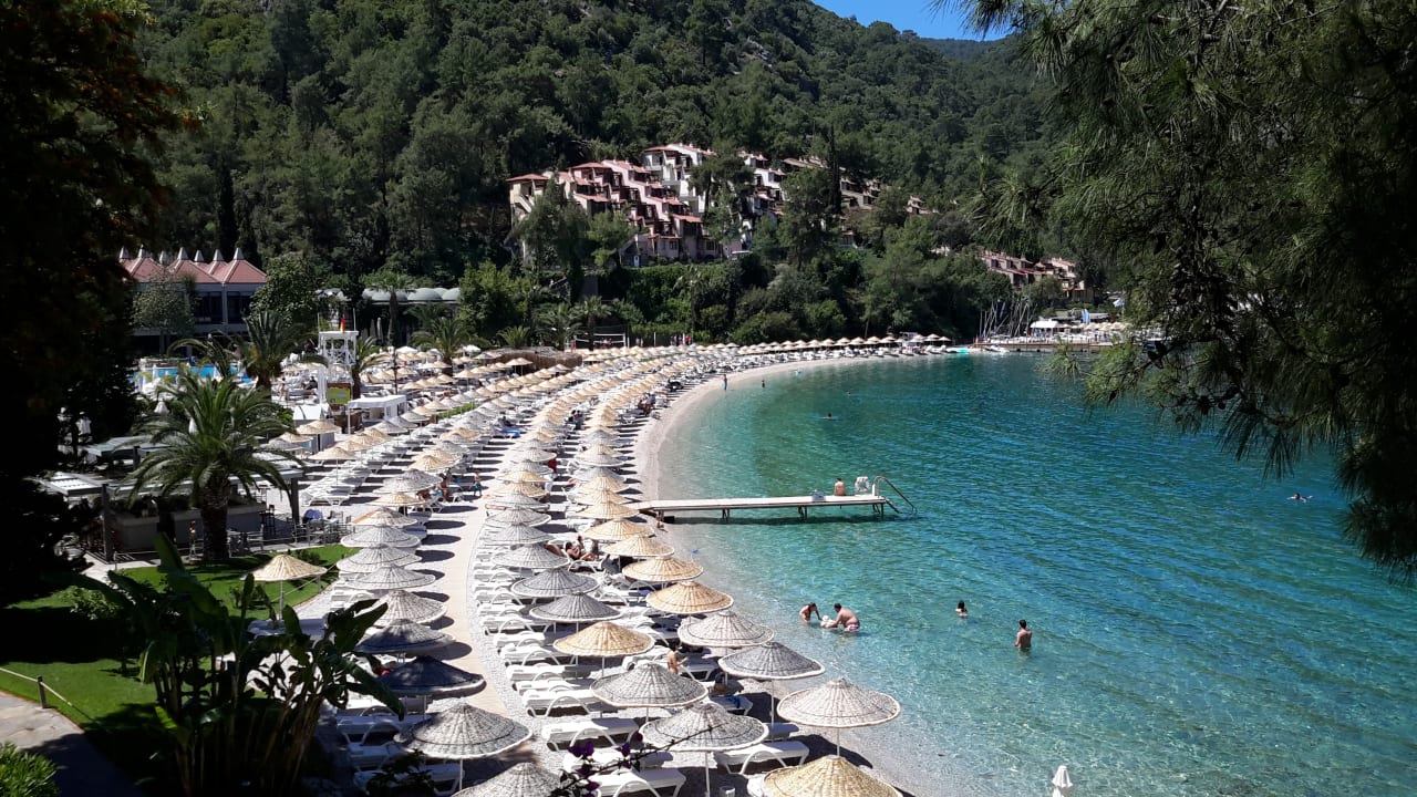 Strand Hillside Beach Club