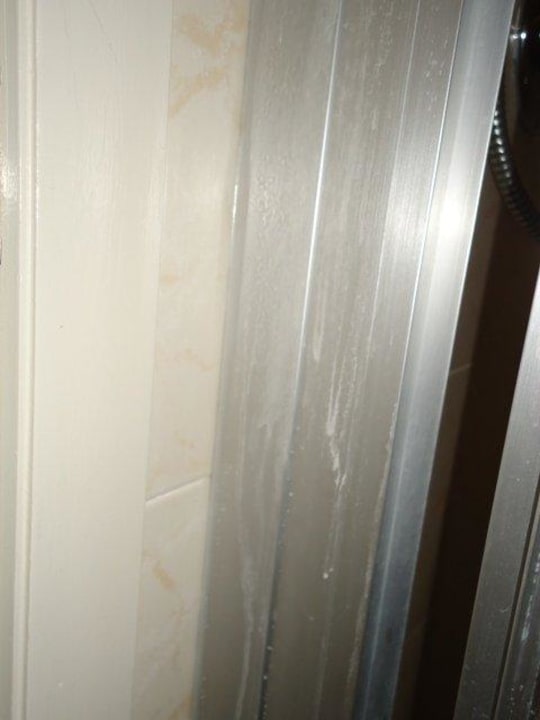 Tropfsteinhöhle Dusche Hotel Milano