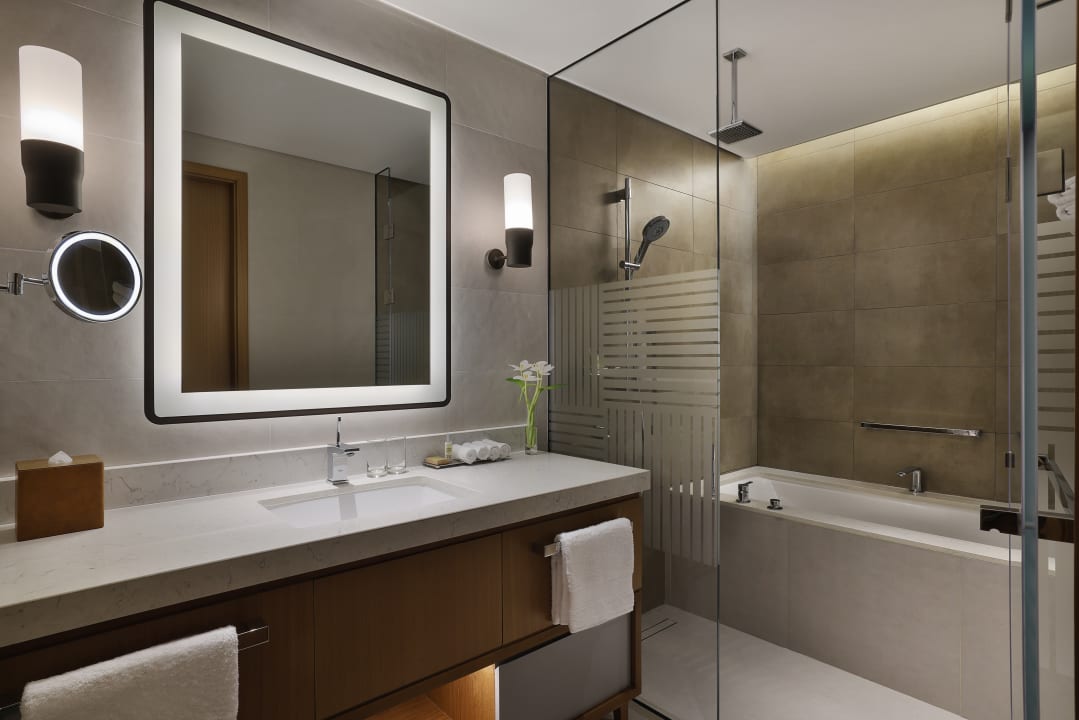 Zimmer DoubleTree by Hilton Sharjah Waterfront Hotel & Residences