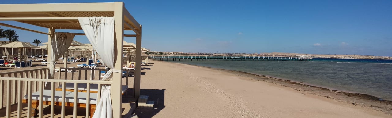 Strand mit schönem Korallenriff Premier Le Reve Hotel & Spa
