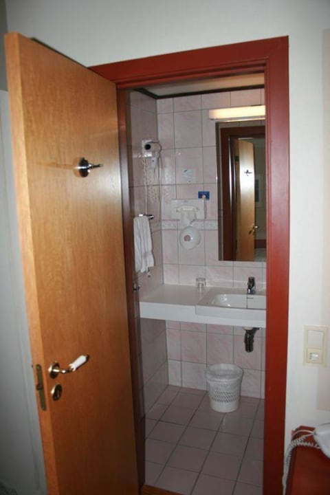 Tür zum Badezimmer Hotel West