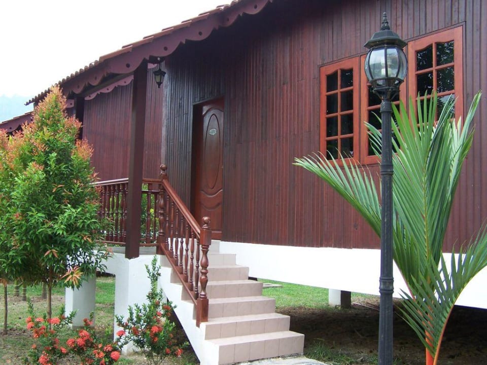 Zimmer von außen Hotel Woodland Resort