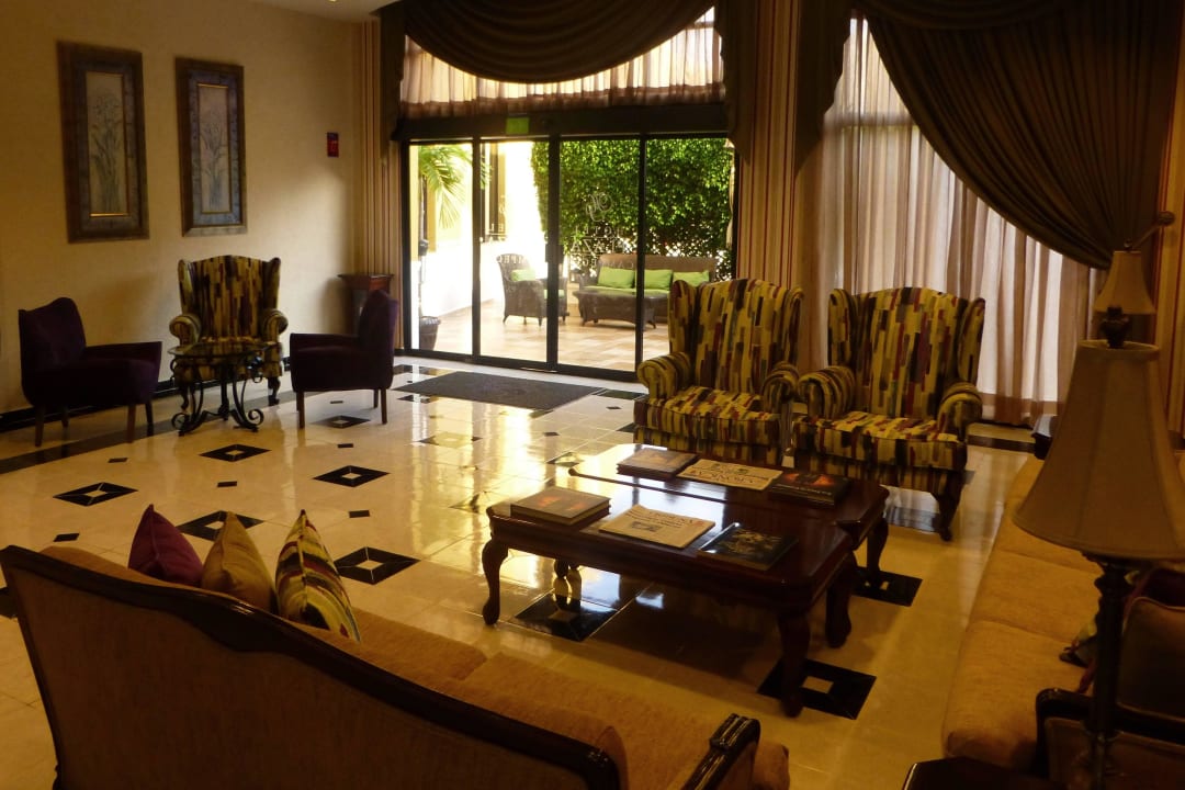 Blick zum Hinterausgang Pool/Parkplatz Hotel Plaza Campeche