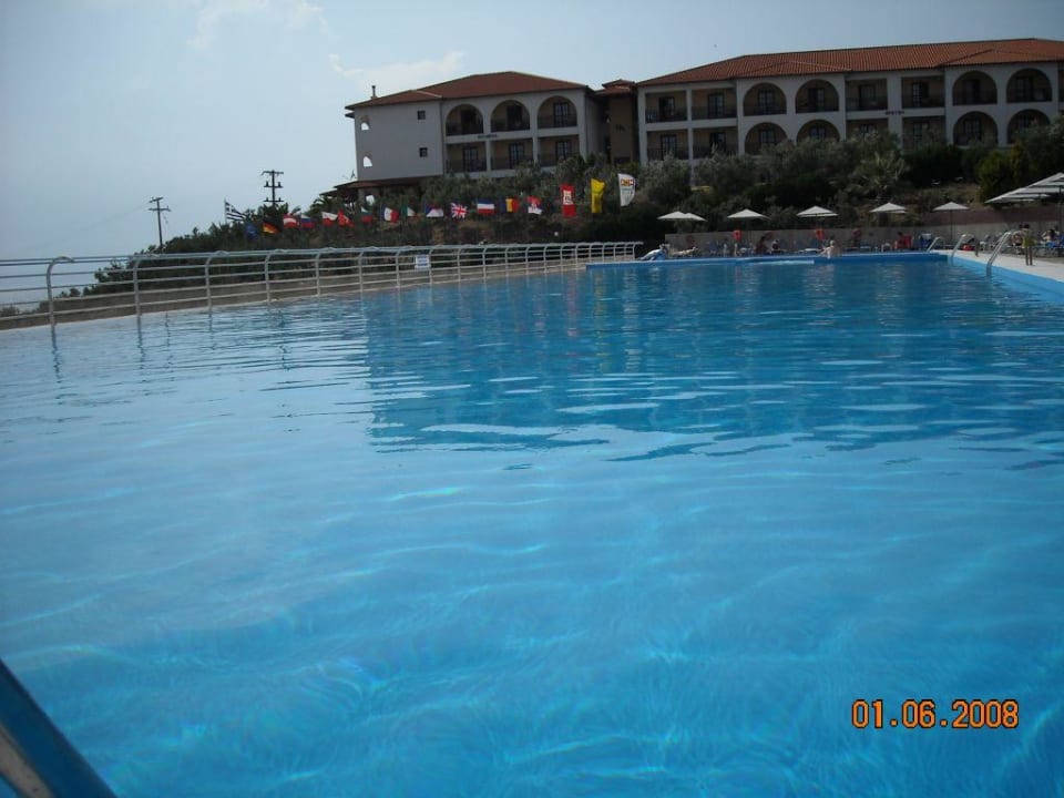 Pool Akrathos Beach Hotel
