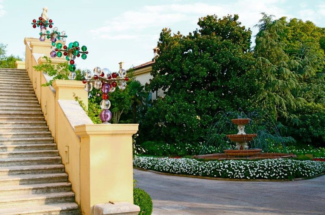 Hier geht es rein Byblos Art Hotel Villa Amista