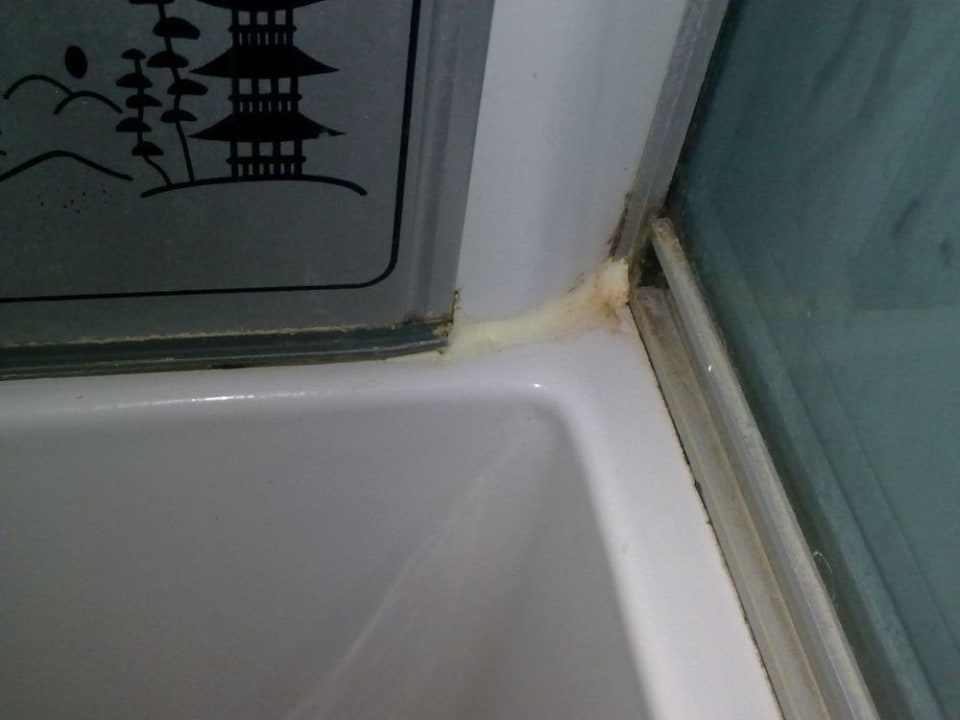 Schimmel in der Duschkabine Hotel Nevada Hamburg