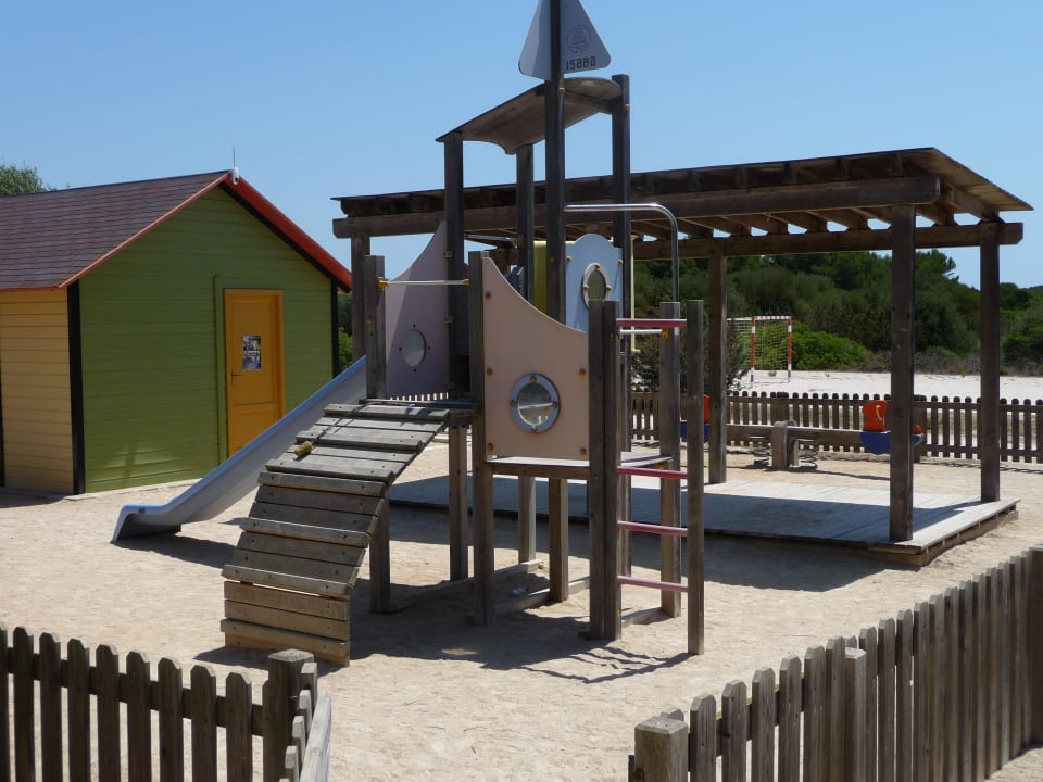 Der Spielplatze für die "Großen" am Rand der Anlage Grupotel Playa Club