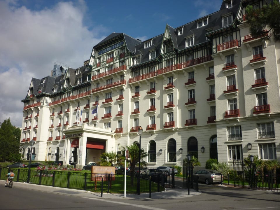 Rückfront des Hotels Hotel Hermitage Barriere