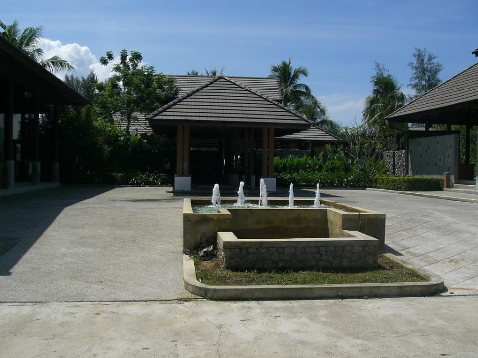 Entrance of the hotel Palm Galleria Resort