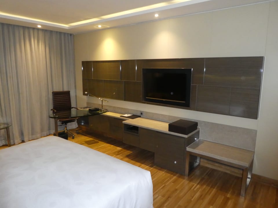 Zimmer JW Marriott Mumbai Sahar