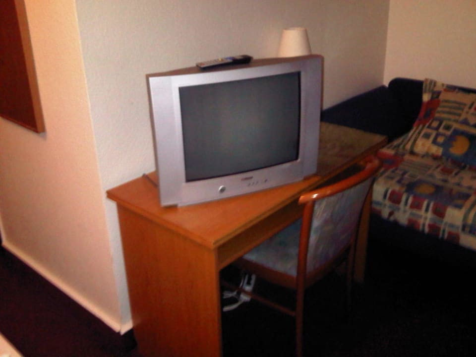 Zimmer 11 - Röhrenfernseher Hotel Residence am Hauptbahnhof