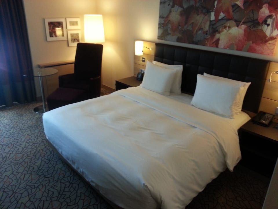 Gemütliches Bett Hilton Mainz