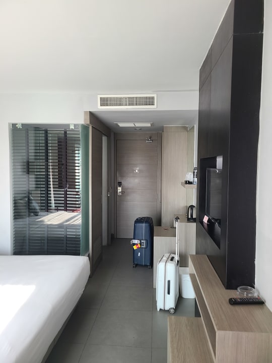 Zimmer Neon Pantong ex At Patong Hotel