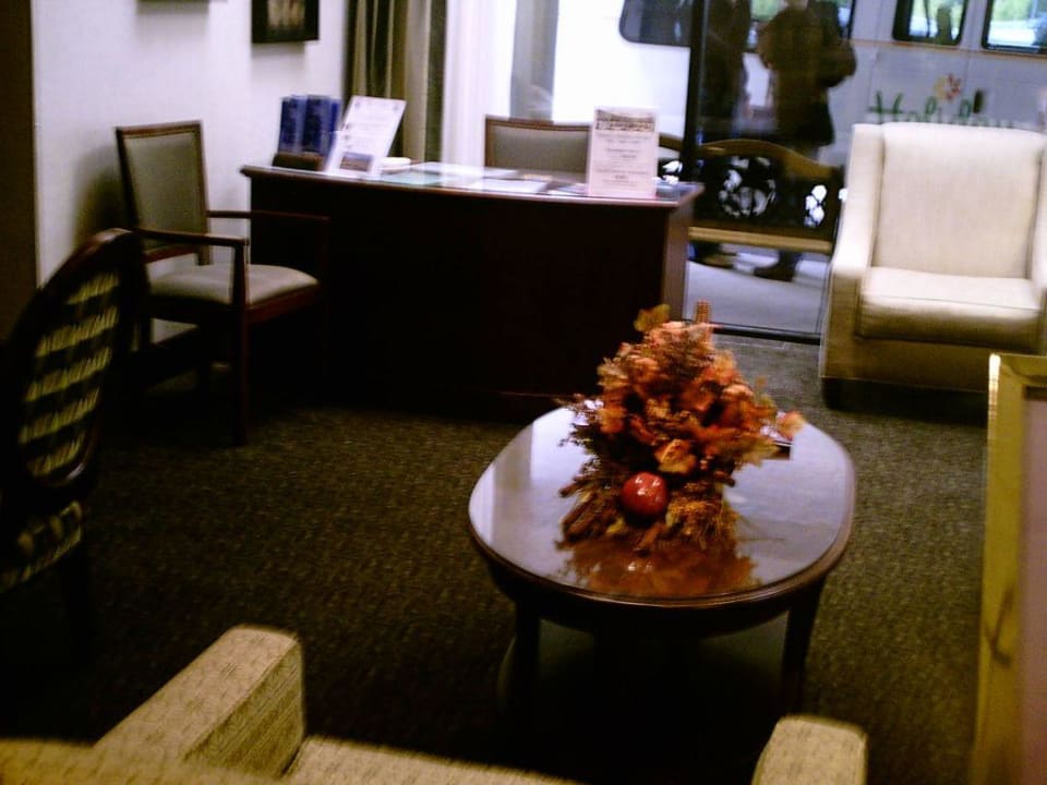 Lobby Holiday Inn Hasbrouck Heights