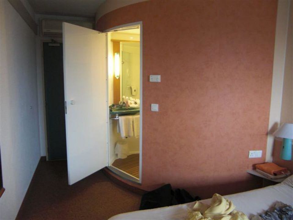 Bad von außen Hotel ibis London Wembley