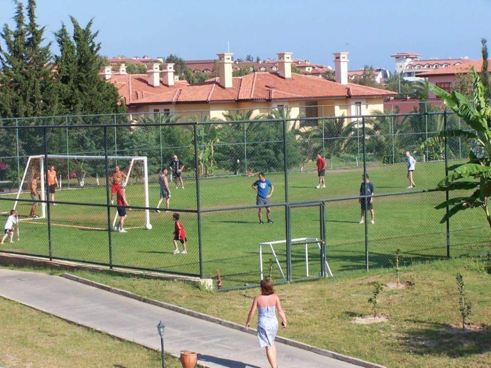 Der Fußballplatz Club Grand Side