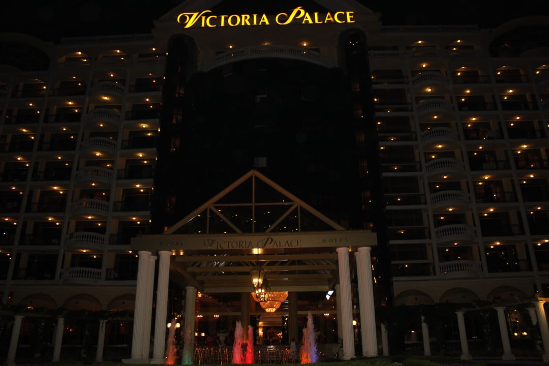 Wejście do hotelu. Imperial Palace Hotel