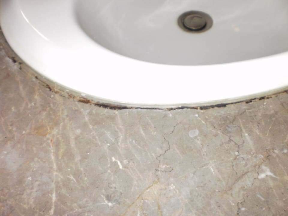 Schimmel am Waschbecken Pinnacle Lumpinee Park Hotel