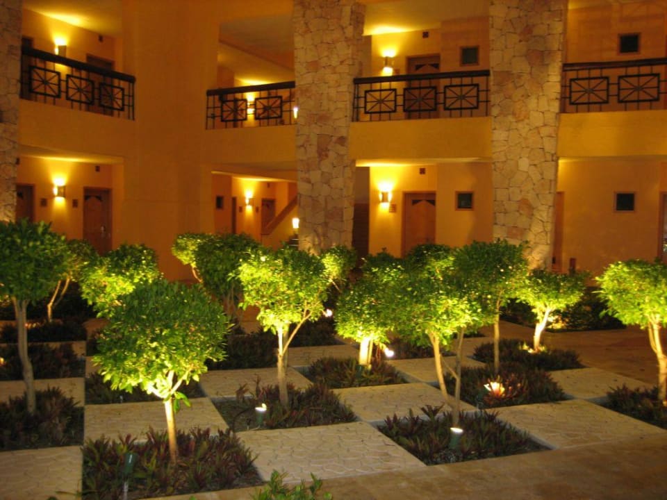 Innenhof Iberostar Selection Paraiso Maya Suites