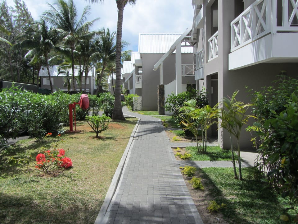 Hinterer Eingang zu den Zimmern Tropical Attitude - Adults only