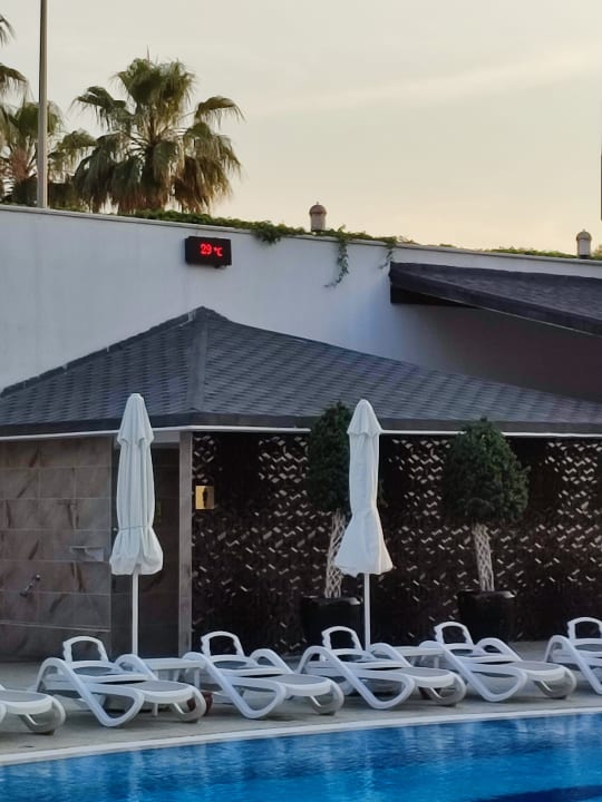 Pool Mary Hotel Side