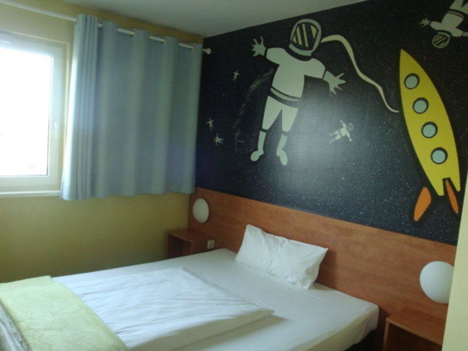 Das Bett  B&B Hotel Oberhausen am Centro