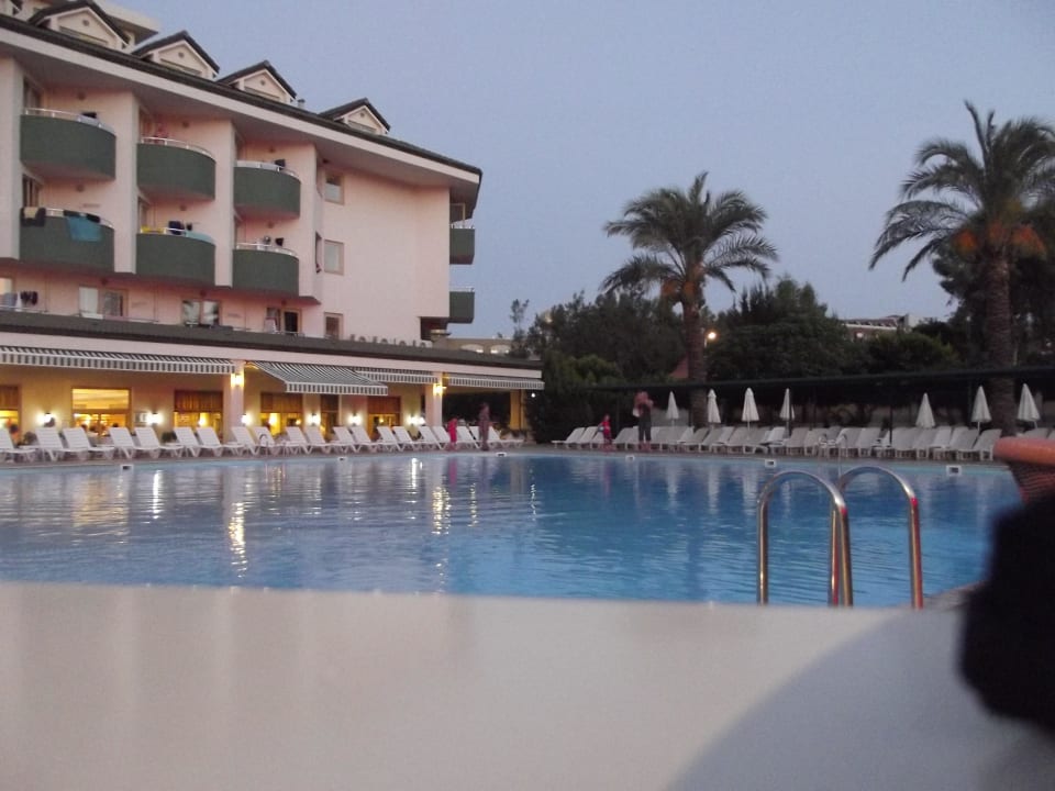 Pool Side Breeze Hotel