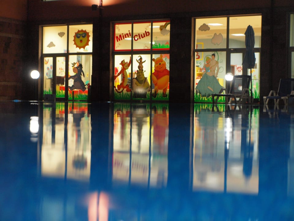 Basen wieczorem Sol Luna Bay