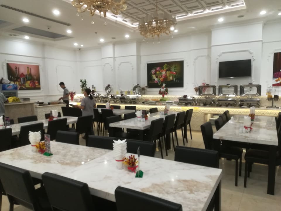 Restaurant im Erdgeschoss Le Duy Grand Hotel