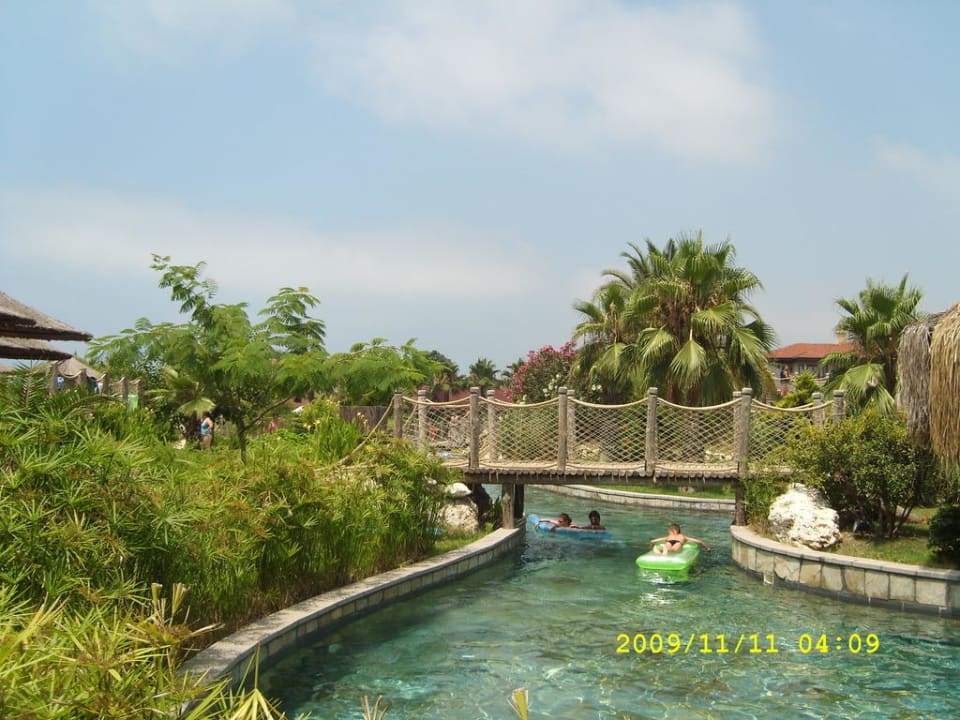 Amazon Waterworld Club Grand Side