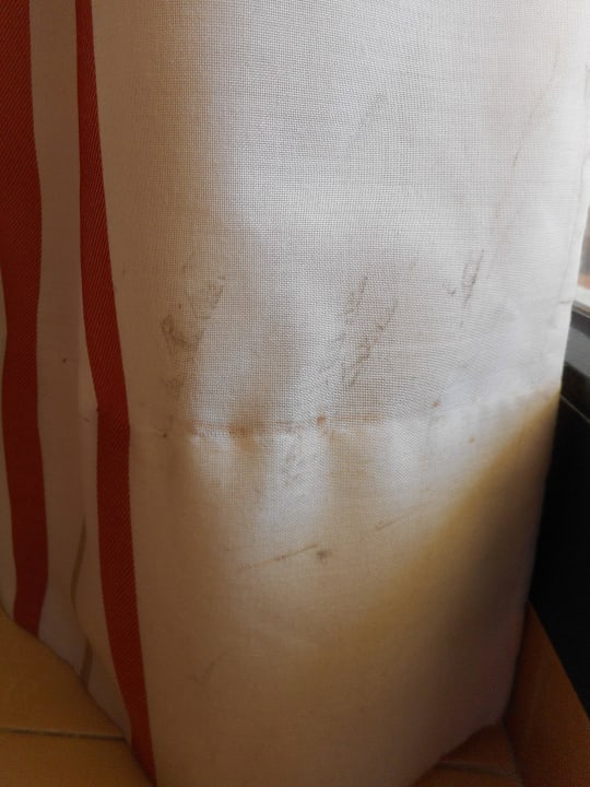 Dreckige Vorhänge Playamarina Hotel