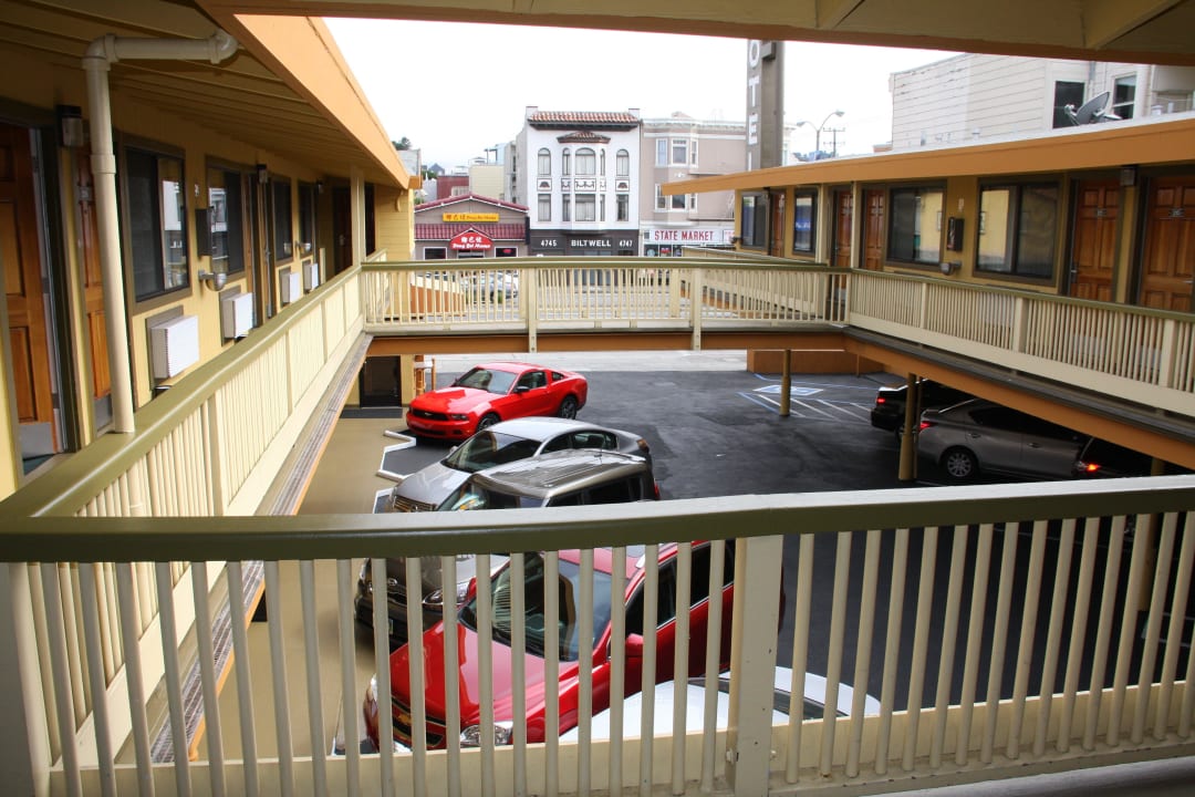 Der Innenhof Motel Geary Parkway