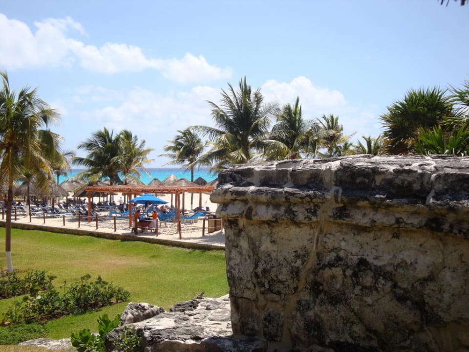 Blick vom Garten zum Meer Sandos Playacar Beach Resort