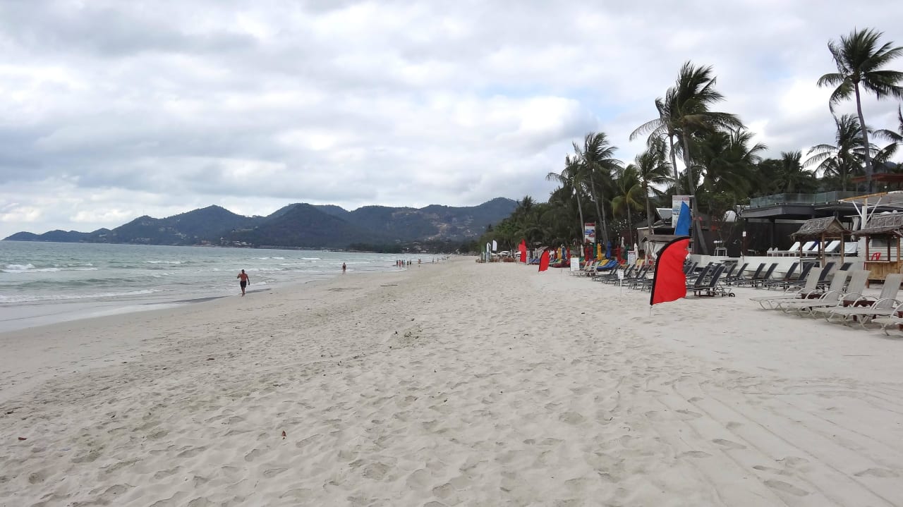Strand vor dem Hotel Blick nach Süden Buri Rasa Village Samui Adults Only Resort