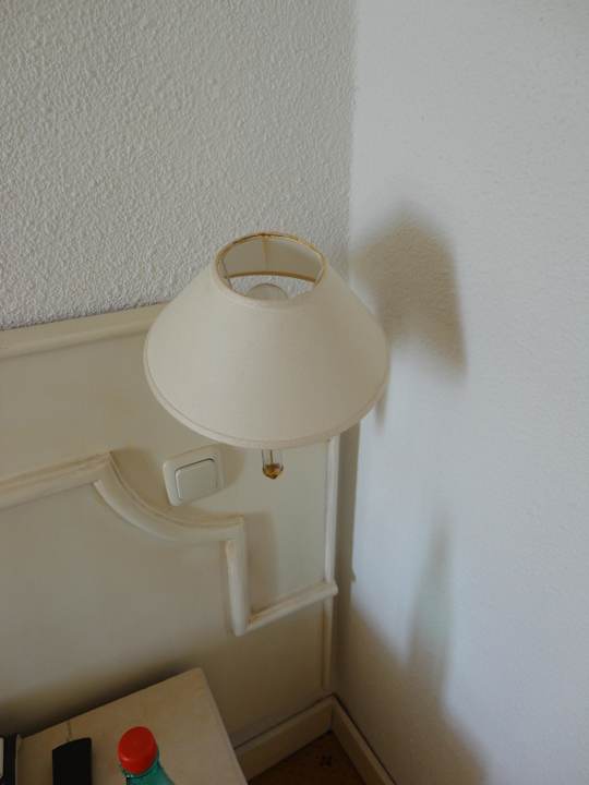 Schiefe alte Lampe Hotel Amir Palace