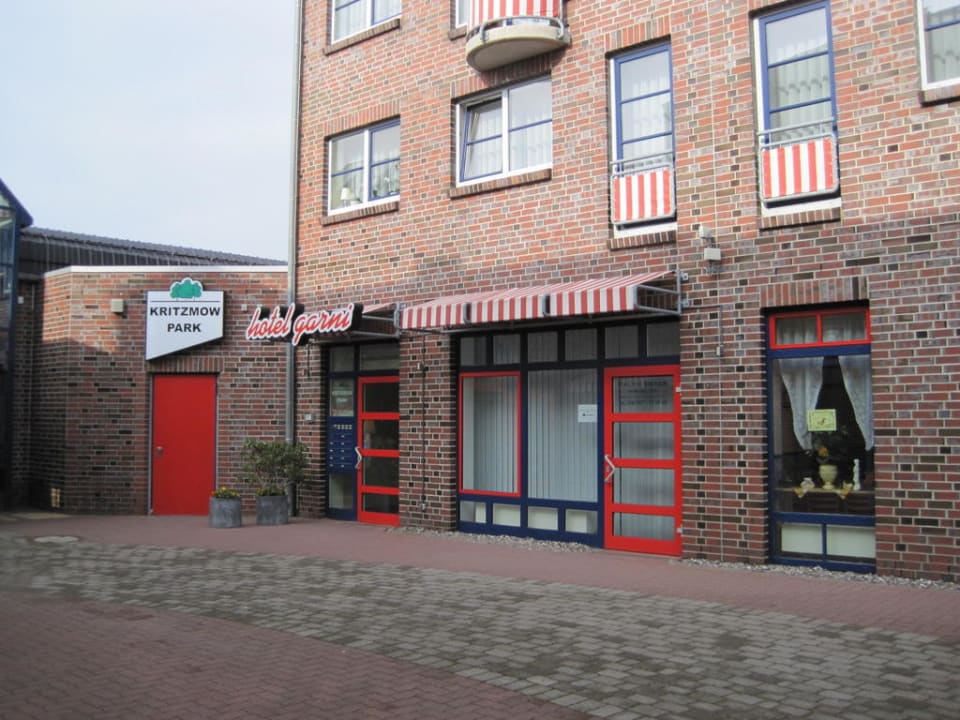 Hoteleingang Hotel Rostock West im Kritzmow Park